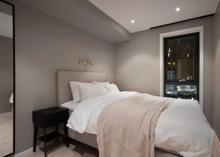 Premium Waterfront Sea And Mountain View 公寓